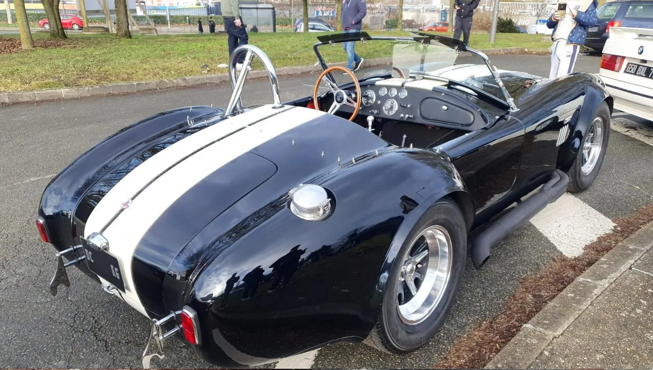Shelby Cobra — Les Vieilles Soupapes 77